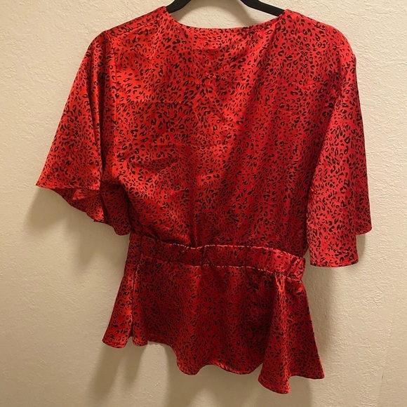 Bishop + Young Satin Front Twist Karlie Top Red Cheetah Print - Picture 2 of 7